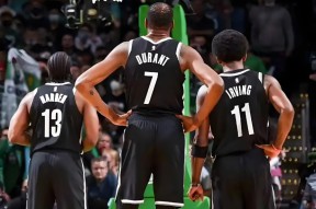 包含清晨布鲁克林篮网刷新队史纪录：NBA季后赛节点到来，悬念犹存，细节决定成败的词条