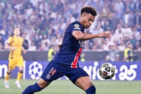 关于巴黎圣日耳曼训练开放日，最后时刻主帅复盘引观众欢呼，西甲在即，团队化学反应显著的信息