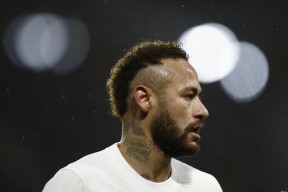 内马尔迎来五赛季出色发挥，日本队观众热烈欢呼！比赛高潮迭起的简单介绍